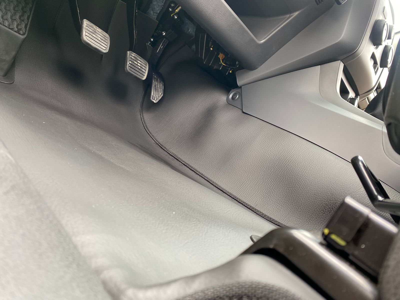 Tapizado de pisos de vehiculos - Imagen 4